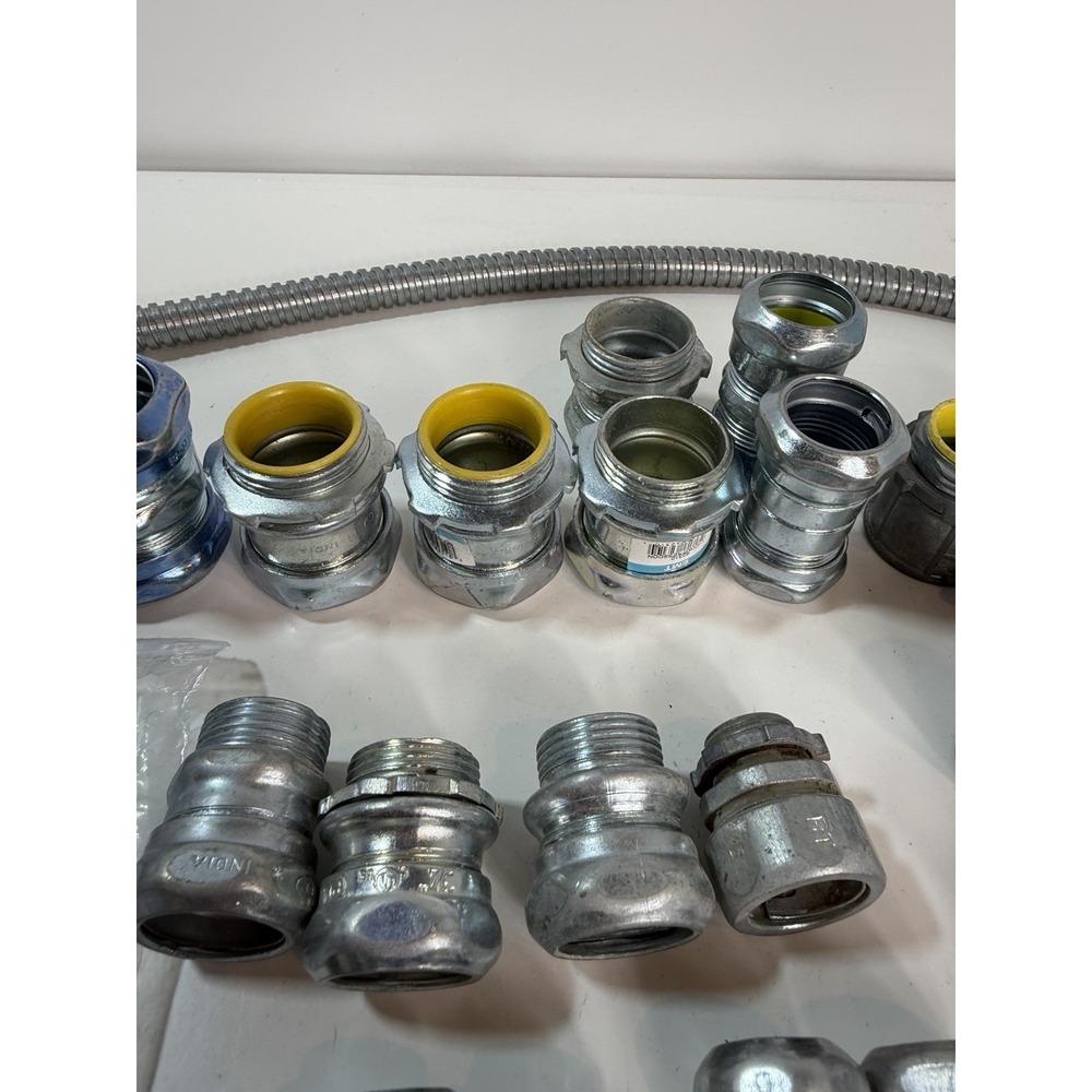 Electrical Conduit Fittings Lot: EMT Connectors, Couplings & Locknuts - Picture 10 of 15